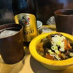 かねます - 瓶ビールと牛煮込み