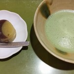 Minokichi Keio Shinjuku Ten - 無料ドリンク券でいただいたお抹茶と店内厨房で作られてるという生和菓子