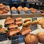 flour+water Nakameguro - ハムカツとかチキンカツとかチーズとかとにかくコッテリ目なやつが多い。おまけにクロワッサンに挟んでるので中々ですな