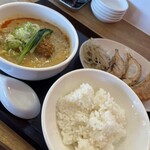 ぎょうざの萬代 - 料理写真: