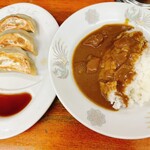 横浜ラーメン厨房 うえむらや - Eセットの横浜餃子3個と半カレー