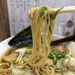 Ramen Shokudo Tsukasa - こだわりを感じる、全粒粉入りの細麺。