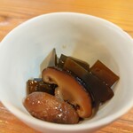 Soba Club Sasaki - お酒頼むと出てくる、山椒香る昆布と椎茸のおつまみ。これ、大好き♪