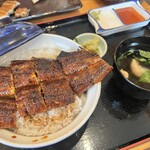 炭火職人 うなみ - うな丼　半身