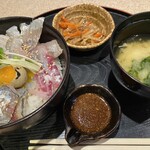 笑天 - 海鮮丼＝900円