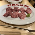 Yakiniku Horumon Aoya - 肉の日特価　仙台牛の上カルビ