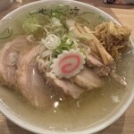 しょうがラーメン 七の庫 - 料理写真:生姜チャーシューメン　　　　1060円