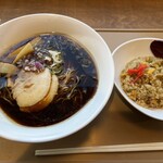 小矢部川サービスエリア - 料理写真:ブラックラーメン ミニチャーハンセット ¥1150