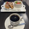 NewYorkCoffee - ドリンク付きサラダ付き焼きたてワッフル、650円。