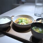 Itsutsugama ALLEY RESTAURANTS - ◆日替わりランチ(1,200円）、この日は「鶏と茄子のおろし煮定食」