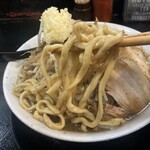 自家製太麺 ドカ盛 マッチョ - ラーメン（麺リフト）