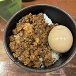 Menya Jikon Daito Honten - 鶏そぼろ丼味玉付き