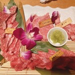 Kuroge Wagyu Ittogiri Datenari - 仙台牛盛り合わせ