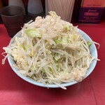 Ramen Jiro Nakayamaekimaeten - 小ラーメンぶた2枚(ヤサイマシマシニンニクアブラ)