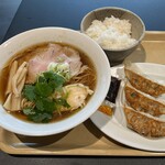 Yaesu Public - 石臼挽き中華そば＋餃子＆ごはん