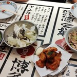 Yatai-ya Hakata Gekijo Kinshicho Ten - 左から、枝豆、お通しキャベツ,紅しょうがのから揚げ,酢モツです。