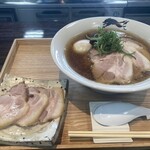 MENCHISO OOKAMI - 純水アゴだし中華そばと追加の肩ロース焼豚