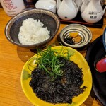 Ramen Taketora - 小ライス。スープと岩海苔を掛けて食べる。