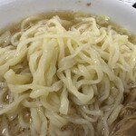 佐野らーめん はれときどきぶた - 不揃いの手打ち麺です。