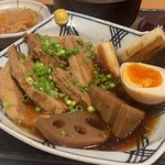 Donabe Dakigohan Nakayoshi Marunochi Iiyo Ten - 角煮はこんな感じでスライスされている