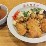 大阪王将 - 超濃厚俺の餃子丼 ¥1080 唐揚げが3個、揚げ餃子が4個乗った期間限定メニュー…