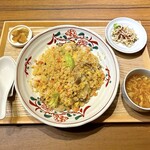 Chinese Saichu Es Sawada Shinmaru Biru Ten - 五目炒飯セット 
                      スープ、小鉢、漬物、杏仁豆腐付き