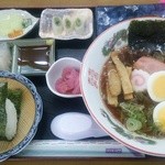 西沢渓谷蒟蒻館 - このボリューム　ラーメン定食