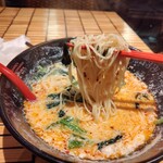 元祖トマトラーメンと元祖豆乳ラーメンと元祖トマトもつ鍋 三味 - 