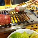 Yakiniku Kokokara Chiba Chuo Ten - カットしてくれます