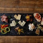 RenSa ～restaurant&bar～ - おまかせ前菜プレート　様々なアラカルトを乗せたワンプレートです。