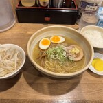 Ramen Fukuro - 味噌ラーメン、ご飯、もやし