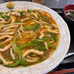 熱血食堂 すわ - 青椒肉絲あんかけ焼きそば（¥1,080）★★ 特筆するものが無く何の変哲もない味。コショウ・ラー油・お酢・正油を駆使してお好みの味にアレンジ。