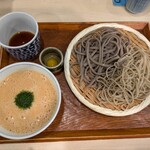 Teuchi Soba Raicho - 「そばとろ」を二色で