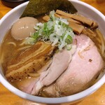 つけ麺 燕武 - 料理写真:特製ラーメン中盛り1200円。煮干し系でチャーシューも3枚入っていて満足な一杯です。