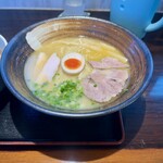 麺’s たぐち - 料理写真:鶏骨ラーメン830円
大盛り120円