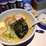 麺蔵 - 料理写真:味噌ラーメン 850円、大盛 100円、トッピングにごり 50円、バター 50円(全て税込)。
小ライス 150円(税込) 