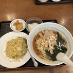 中華料理 福隆酒家 - わかめラーメンと半チャーハン７５０円