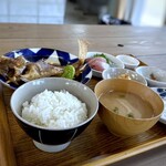 Kazura - ◆ミノカサゴの煮付け定食（1,870円）・・珍しいからと夫がオーダー。 確かにミノカサゴって見ないかも。(*｀ 艸 ´)