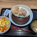 Yoshinoya Juyongosen Shinozaki Ten - 唐揚げカレー、サラダセット