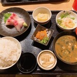 Gyoshoku Dokoro Kazutoyo Dosho Ten - かんぱちの刺身とかま塩焼き定食