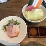 Hantei Shinmarubiru Ten - 前菜（自家製ロースハム）、野菜