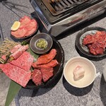 Yakiniku Gobu Kyobashi Ten - 名物こぶ盛り、ハラミ、牛塩タン