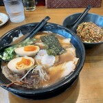 石田一龍 - 料理写真:限定豚骨醤油ラーメンチャーシュー増し　　　　　　　　　煮卵トッピング　半チャーハン