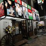 Steak House Ribera Meguro Ten - リベラと言えばプロレスラーの写真｡マッチョ色だらけの店構え｡