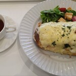 Rea caffè - クロックムッシュ（ハム&チーズ）1280円、セイロンティー（デカフェ）