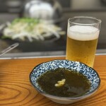 お好み焼き ふじや - 本日のスタートは「もずく」とビール(´◡͐`)