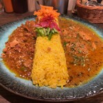 Spicy Curry House Hangetsu - 斜めから