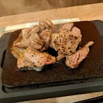 やっぱりステーキ - お箸でステーキのステーキ肉