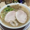 ラーメンみなみ - 料理写真:背脂中華
麺かため・味ふつう・背脂ふつう