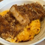 とん汁の店 まるやま食堂 - 料理写真:玉かつ丼　並（180g）